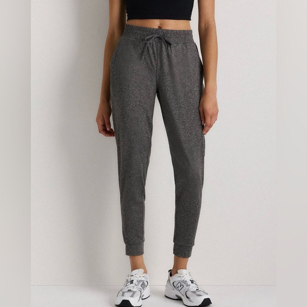 Quince Flowknit Mid-Rise Pull-On Jogger 25 Inch Inseam Heather Gray. Small. NWOT